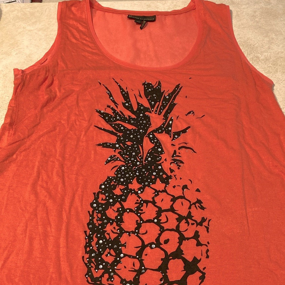 Coral pineapple tank